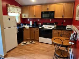 Breezy Acres Farm Apartment 1 - Image 5