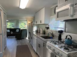 Lakeshore Lodge - Image 4