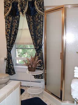 Nelson Pines - Blue Room - Image 5