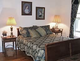 Nelson Pines - Blue Room - Image 4