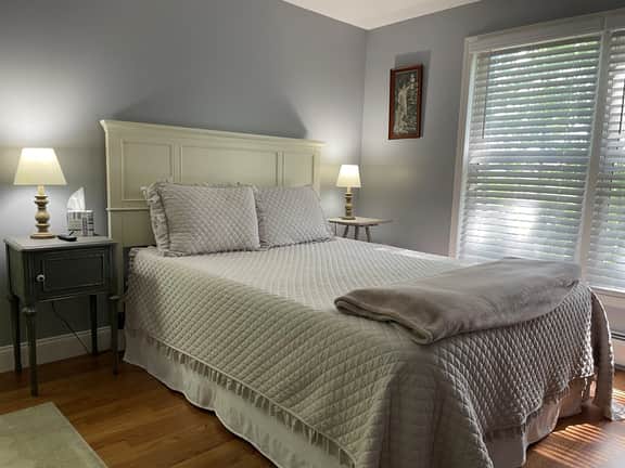Alana Bertch Cottage - Image 2