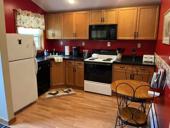 Breezy Acres Farm Apartment 1 - Image 5