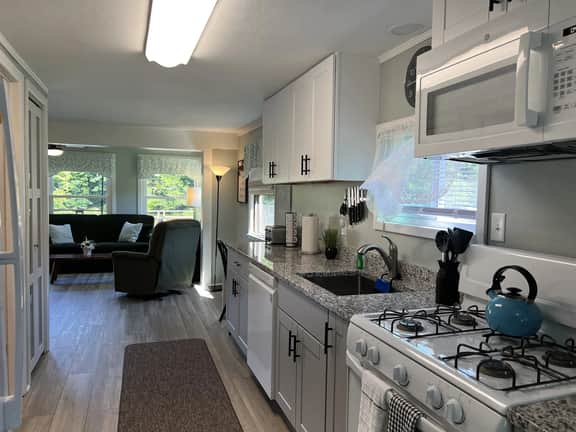 Lakeshore Lodge - Image 4