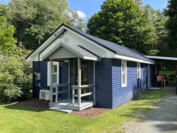 Smitty's Lake House - Image 2