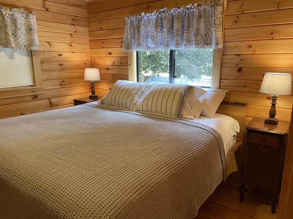 Terrace Lawn Cabin - Image 4