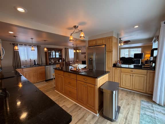 The Lakehouse Retreat - Image 4