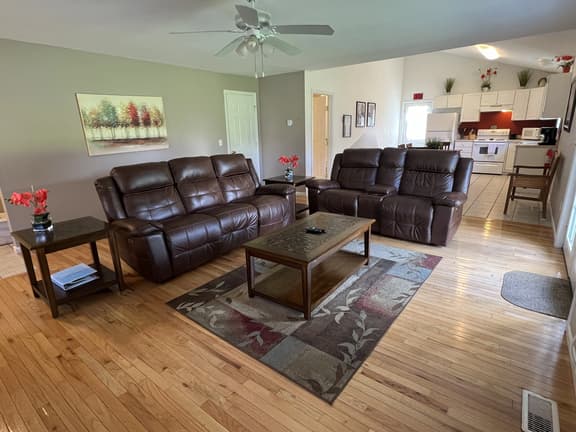 Federal House Apartment 2 - Image 1
