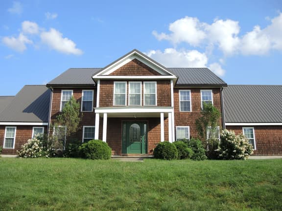 Hillview Manor - Image 1