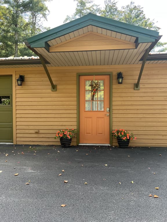 Lakeside Suite - Image 1
