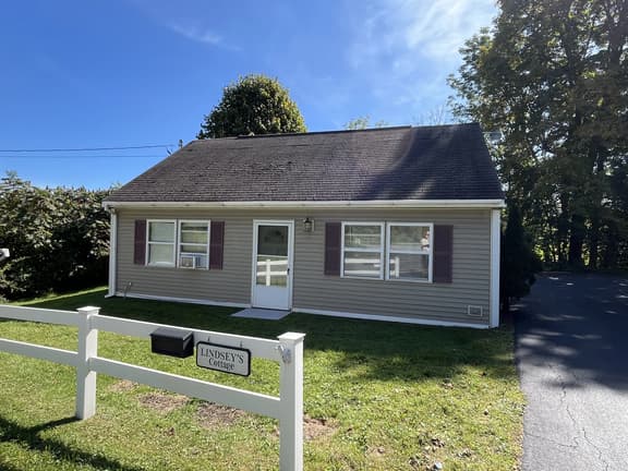 Lindsey's Cottage - Image 1