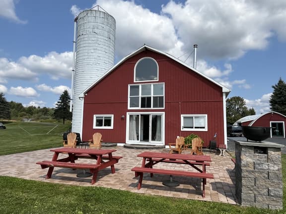 Red Barn Retreat - Image 1